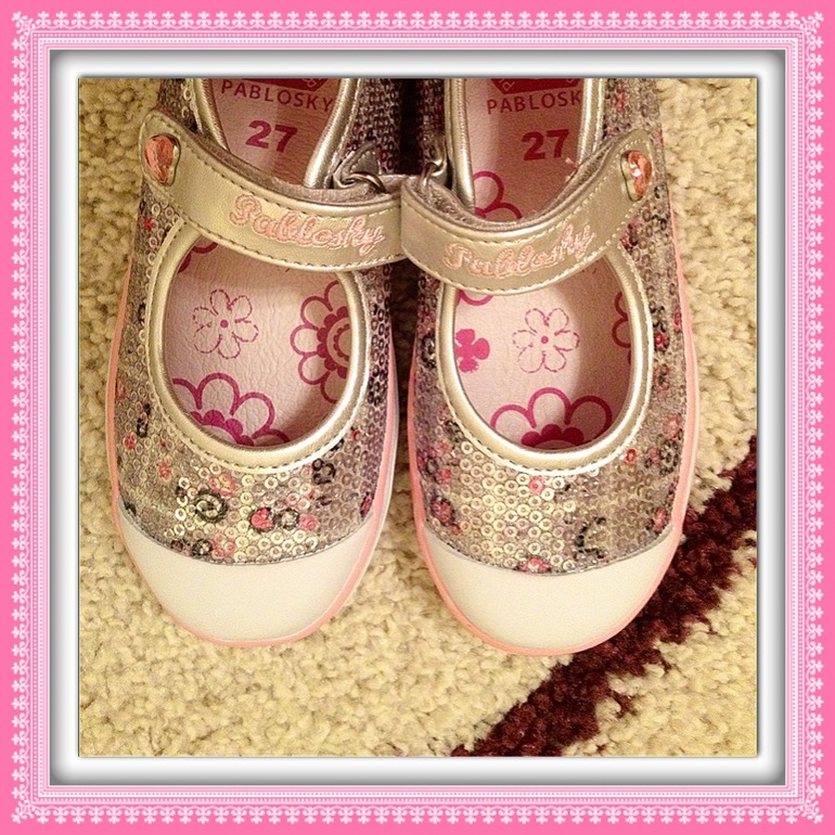 Дочины обновки....)))