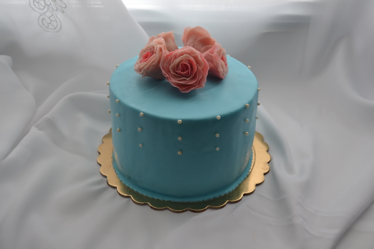 торт на мой ДР и его разрезик