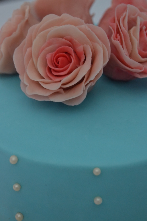 торт на мой ДР и его разрезик