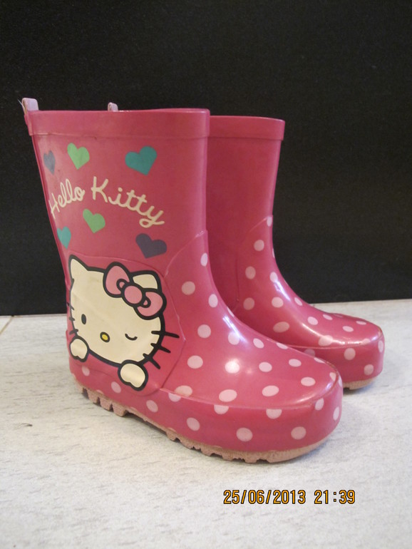 Продам детскую обувь б/у Garvalin, Crocs. Продано.