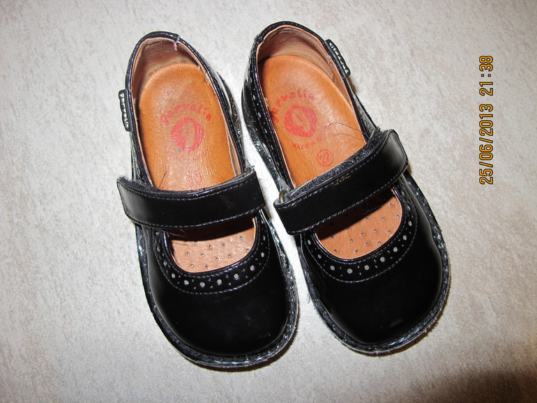 Продам детскую обувь б/у Garvalin, Crocs. Продано.