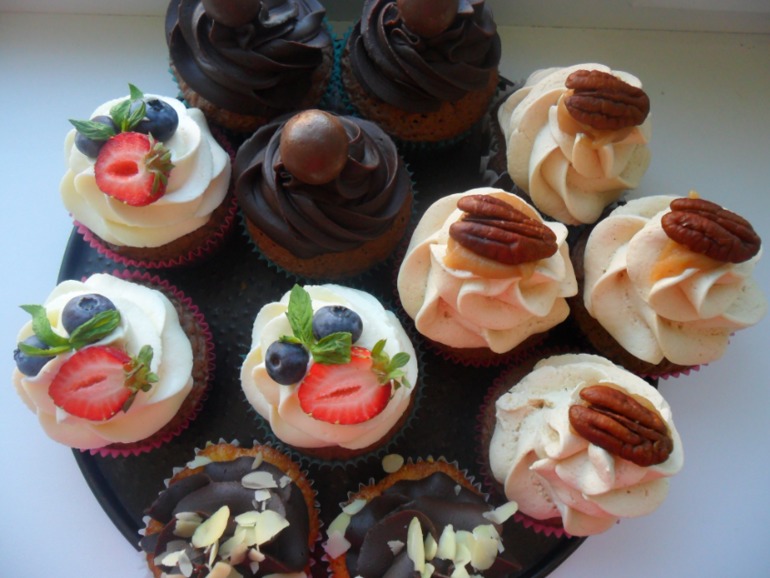 Капкейки с ягодками))