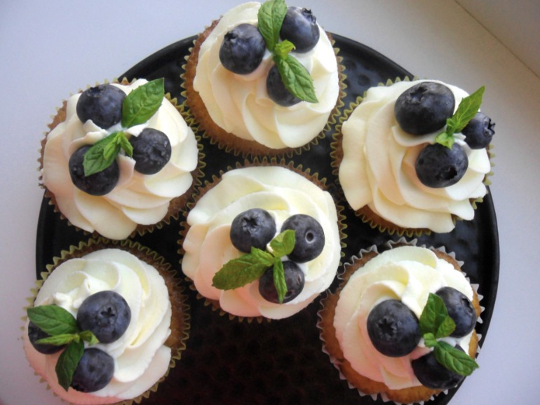 Апельсиновые с ягодами))