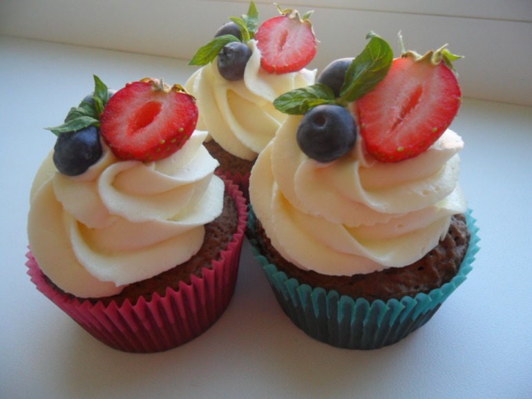 Капкейки с ягодками))