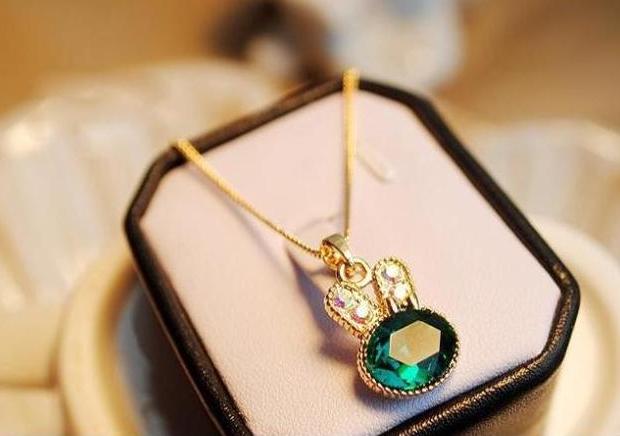 Кулоны с цепочками в ассортименте, цена 85 руб! в понедельник выкуп! кто чего хочет?!