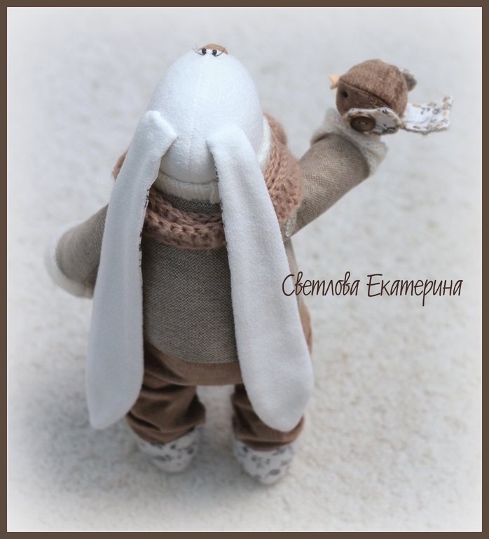 Зай с птичкой