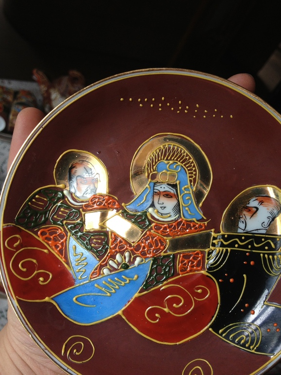 Нужно продать или сдать фарфоровый сервиз