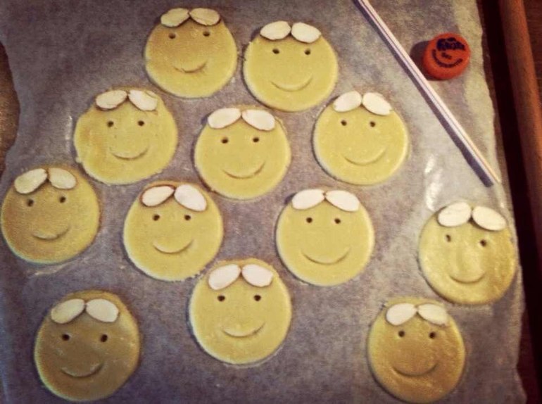 Для поднятия настроения - смайлик:)