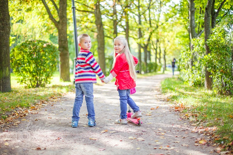 Жил был художник один.. и один фотограф.. и они дружили :))