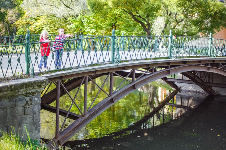 Жил был художник один.. и один фотограф.. и они дружили :))