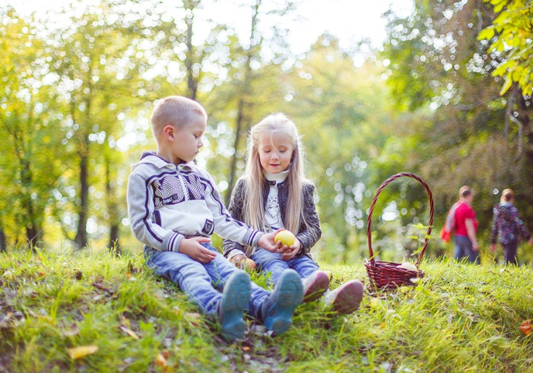 Жил был художник один.. и один фотограф.. и они дружили :))