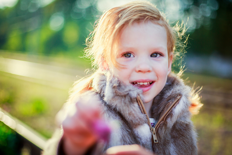 Солнечная погода и солнечная девочка!