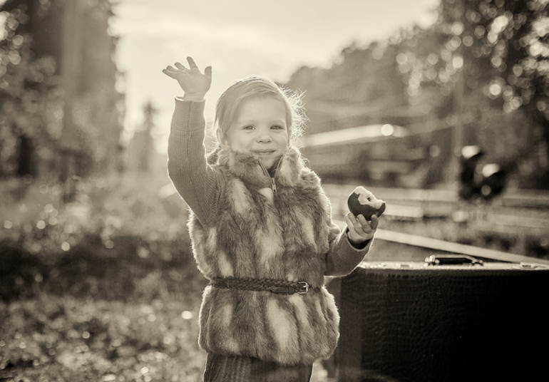 Солнечная погода и солнечная девочка!