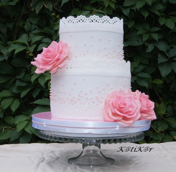 Свадебный с кружевной короной.