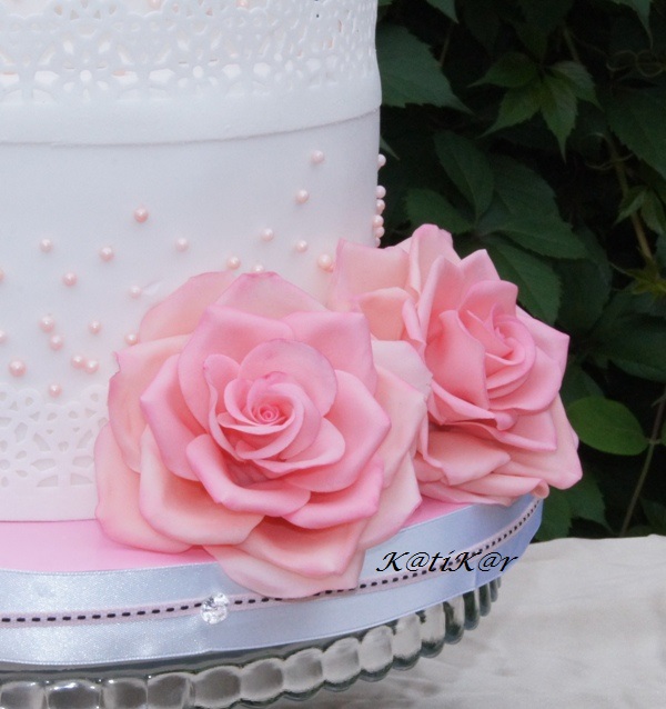 Свадебный с кружевной короной.