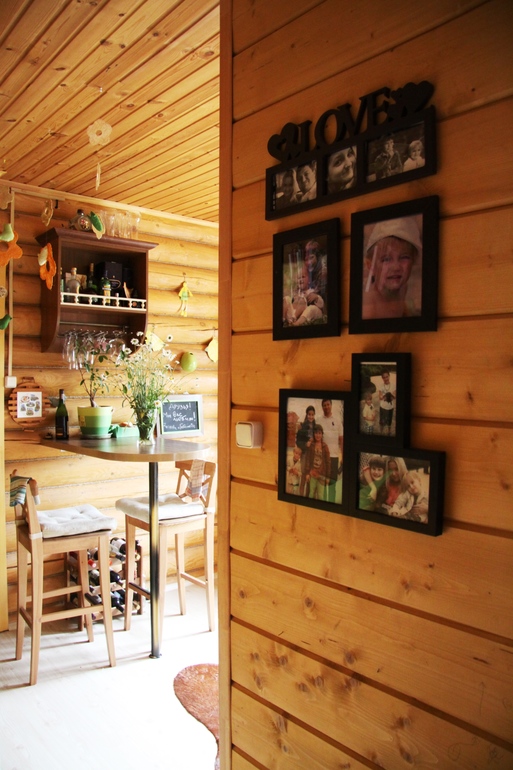 Размещение фотографий на стене.