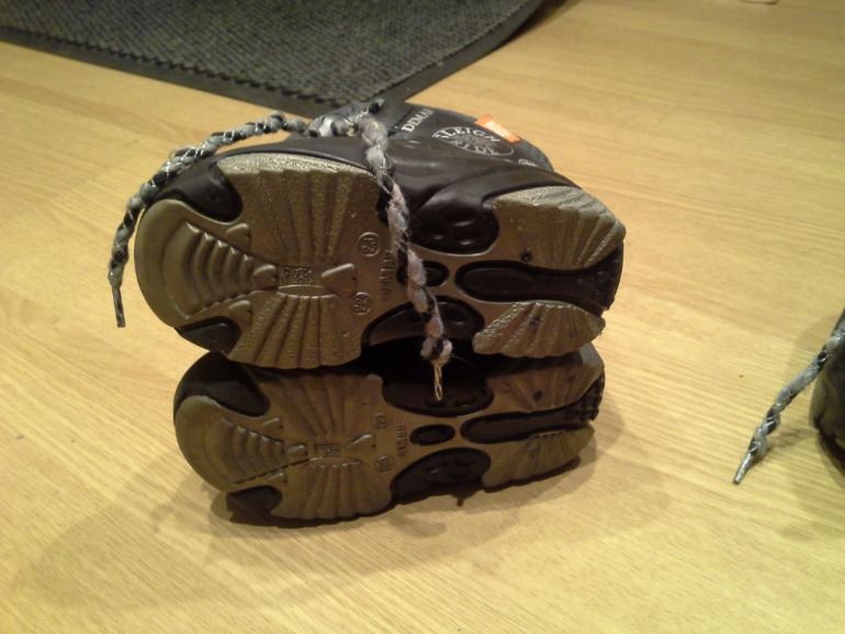 Комбинезоны Ленне 86 р-р. Демары 22-23 р-р. Краги. Шапочки Ленне (новые) 52 р-р. Идеальное состояни