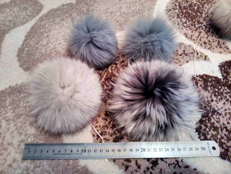 продам меховые пумпоны!!!