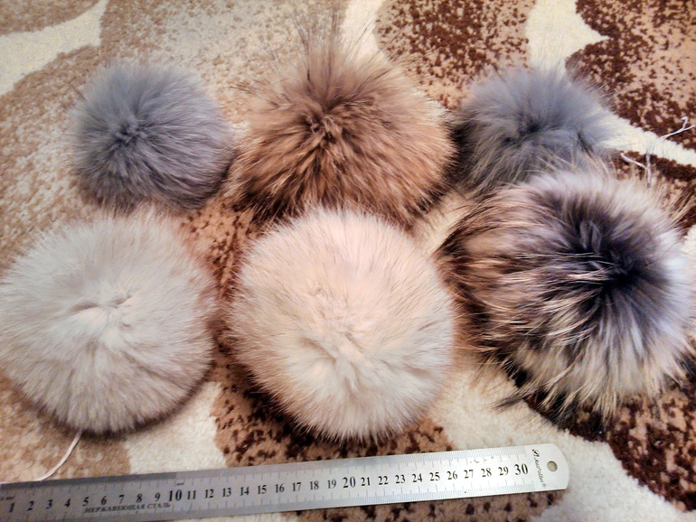 продам меховые пумпоны!!!