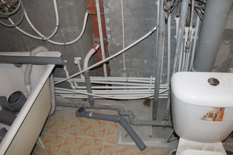 Из чего сделать стену в ванной?