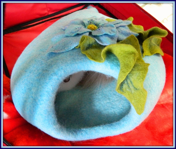 Тили-тили-тили - БОМ! Вот свалялся кошкин дом! ))))