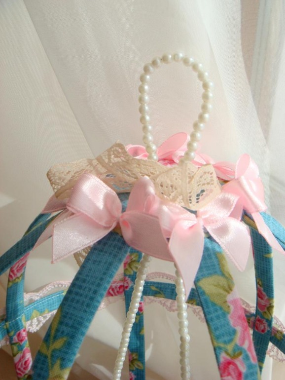 Клетка с птичкой в стиле