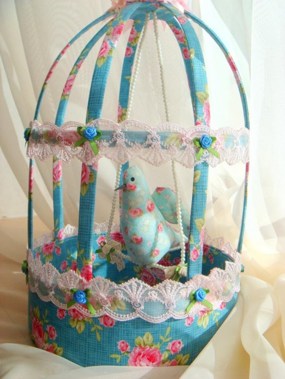 Клетка с птичкой в стиле