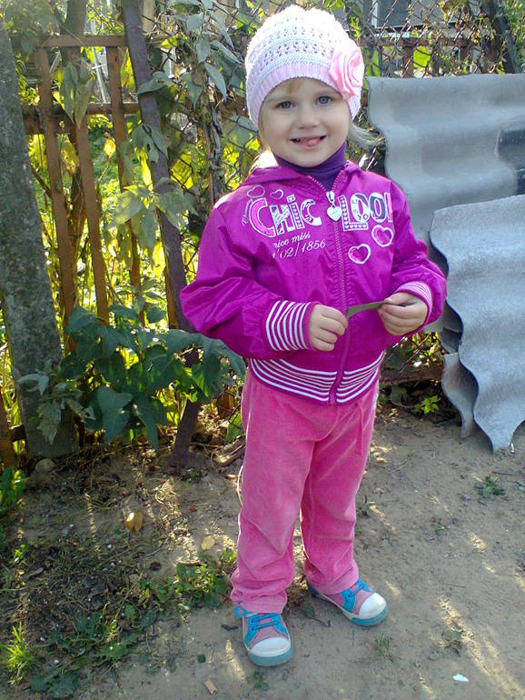 Милашка на участке ( нашего дома ) ... много фото )))