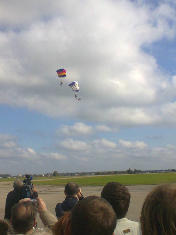 Лидскому аэродрому 100 лет !!!!!!! )  Или 2-ой день , праздника Города ...