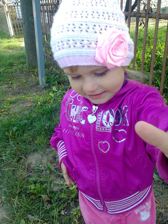 Милашка на участке ( нашего дома ) ... много фото )))