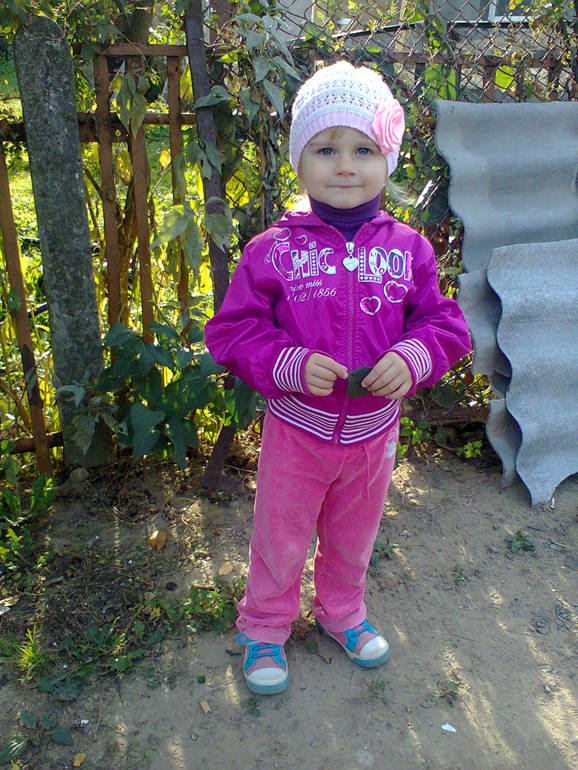 Милашка на участке ( нашего дома ) ... много фото )))