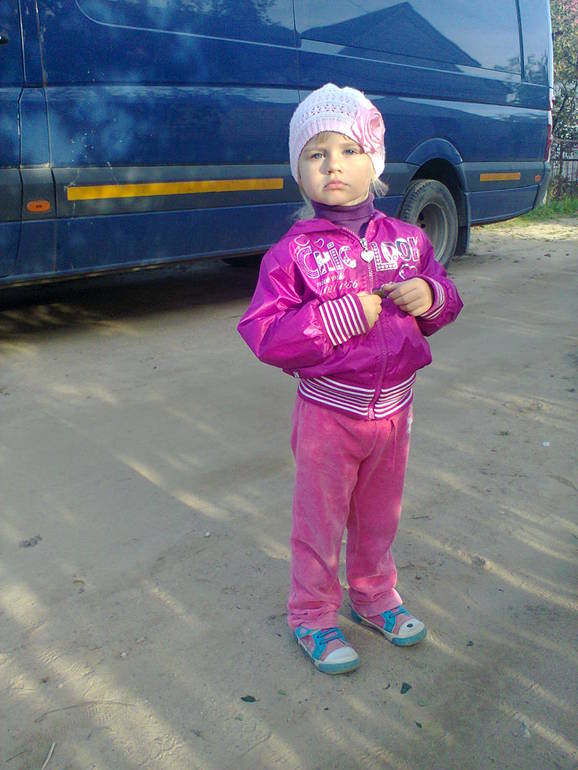 Милашка на участке ( нашего дома ) ... много фото )))