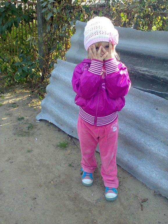 Милашка на участке ( нашего дома ) ... много фото )))