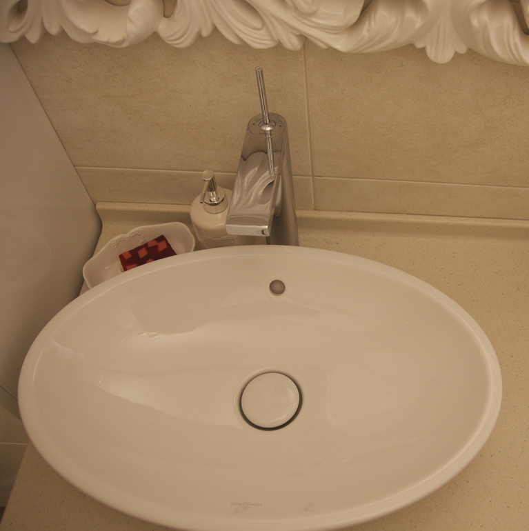 Туалет-ванная и душ-прачечная. Наши фото.