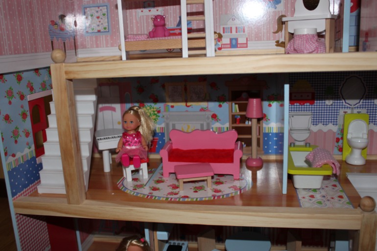 Детские игрушки и кукольные домики из Германии