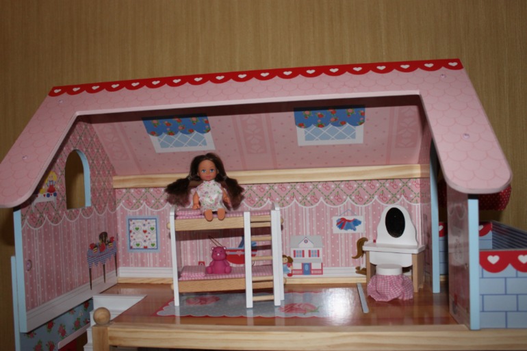 Детские игрушки и кукольные домики из Германии