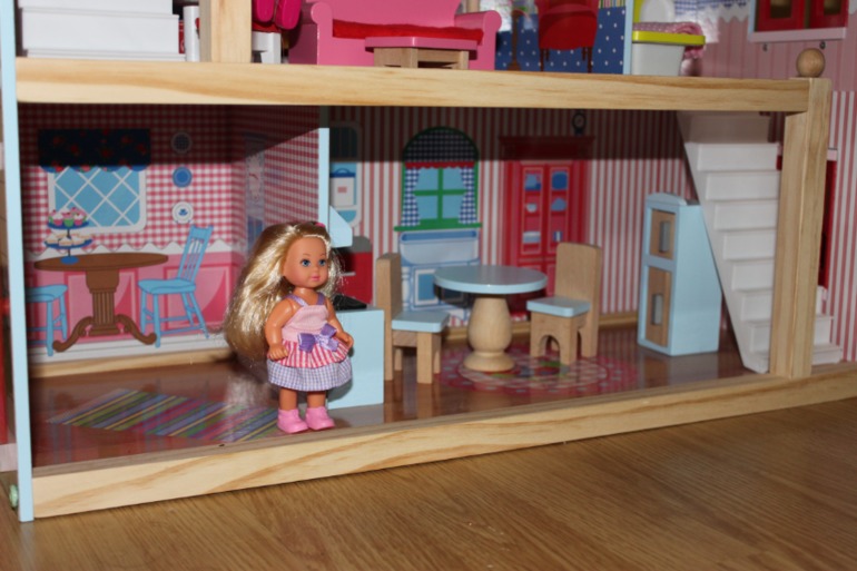 Детские игрушки и кукольные домики из Германии