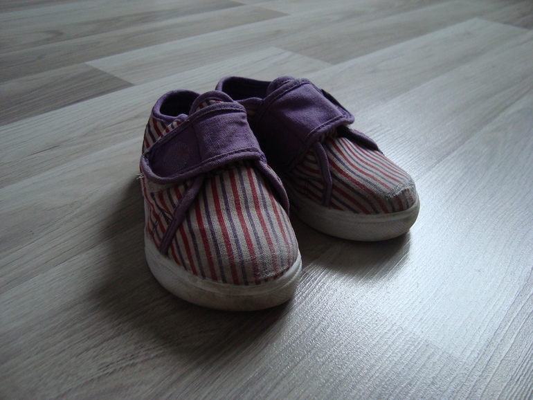 Продам Обувь на девочку 21-25 размера (бу и новая)