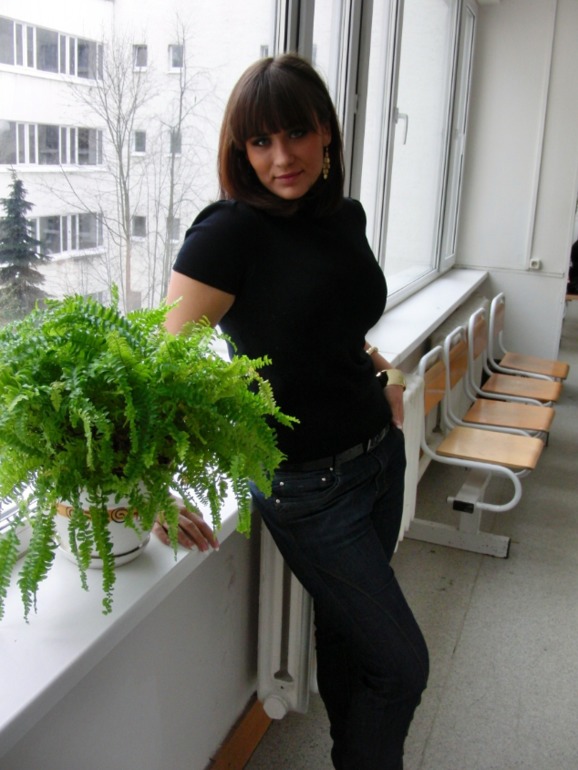 Девочки, как лучше с челкой или без?