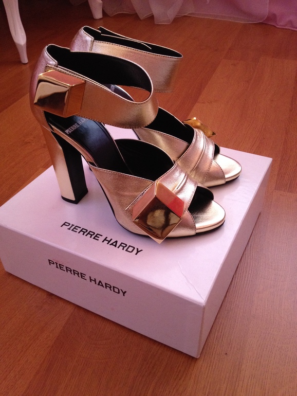 Туфли PIERRE HARDY Италия размер 39 золото
