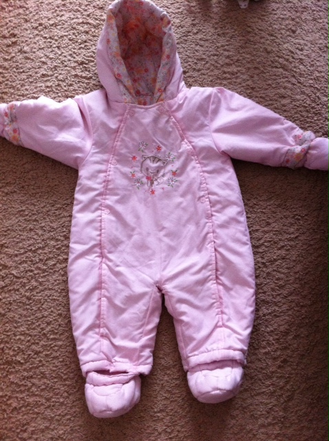 Продам комбинезон Mothercare 600р. в подарок вязаный комбез.