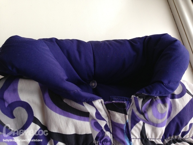 Двухсторонний пуховик на 3/4 года.