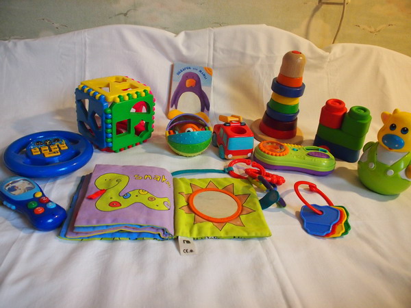 Продам пакет Фирменных развивающих игрушек в Идеальном состоянии!