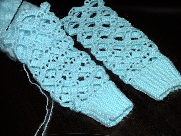 Джемпер ромбами для дочки