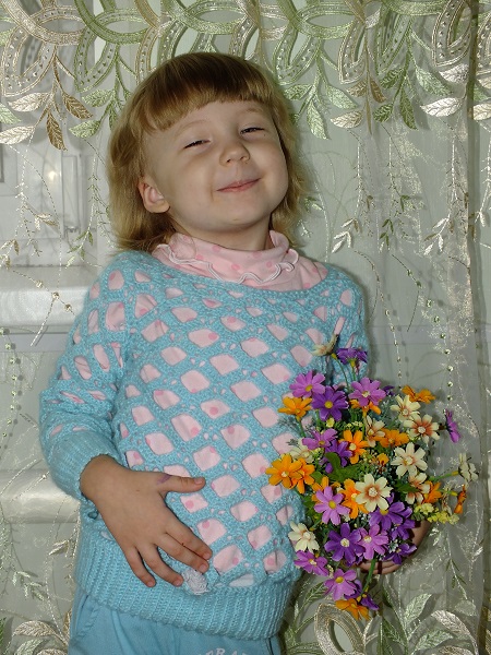 Джемпер ромбами для дочки