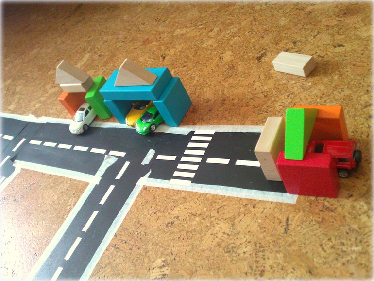 Автомобильный трэк из бумаги