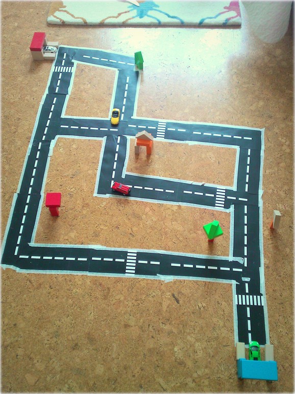 Автомобильный трэк из бумаги