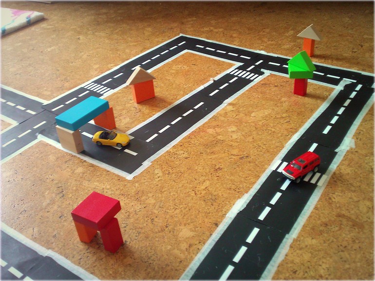 Автомобильный трэк из бумаги