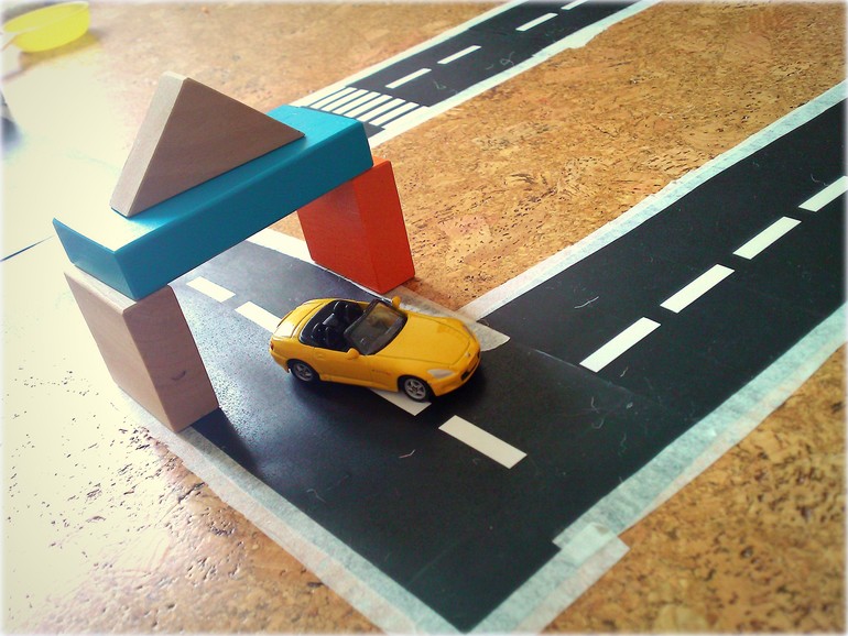 Автомобильный трэк из бумаги