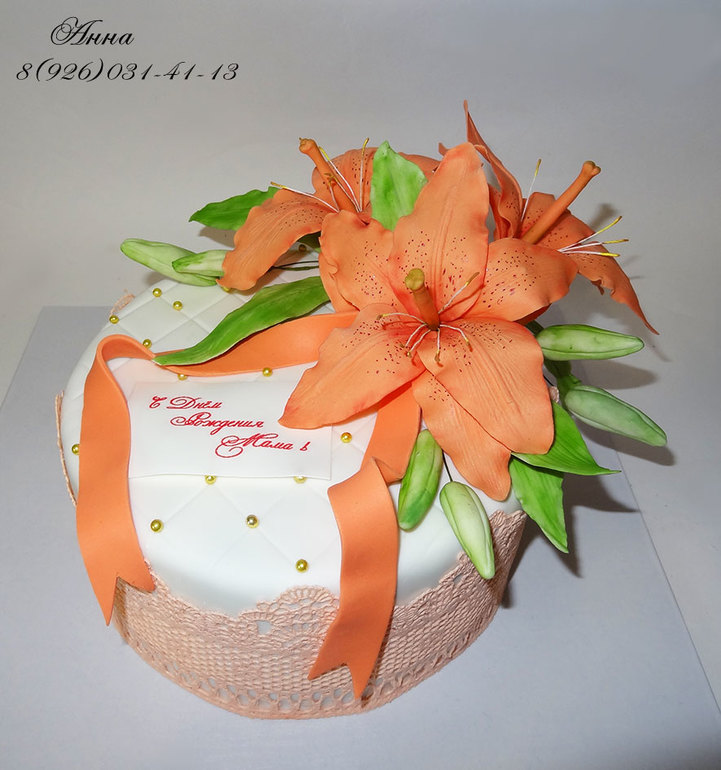 Торт для мамы с лилиями